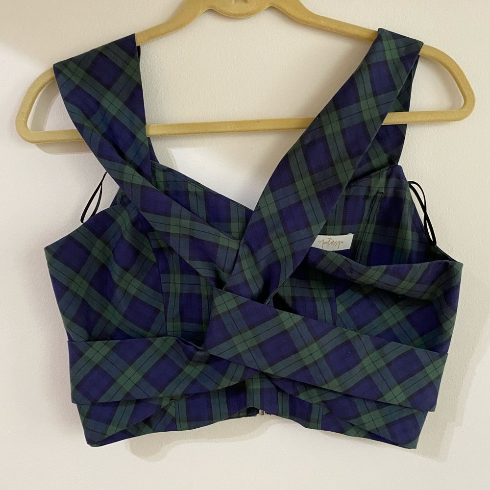 Never worn out before Petersyn off shoulder top